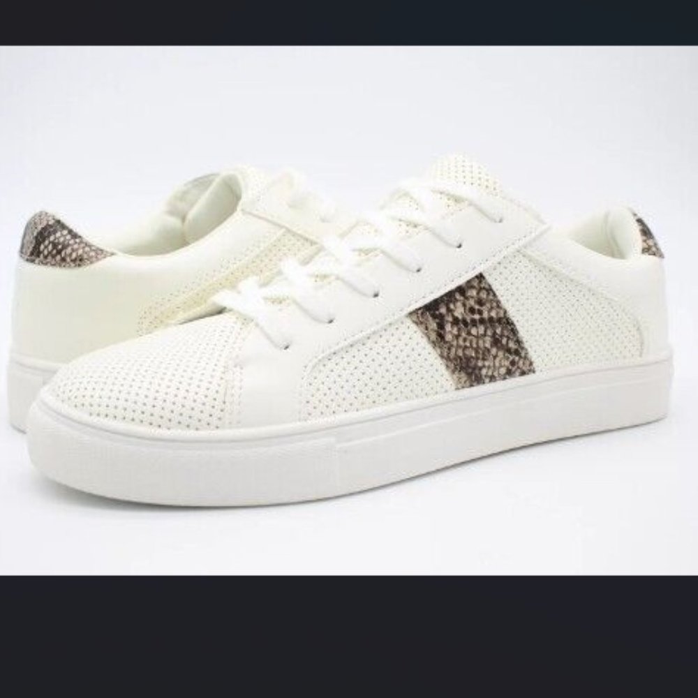 🆕 American Eagle white&crocodile print sneakers for women